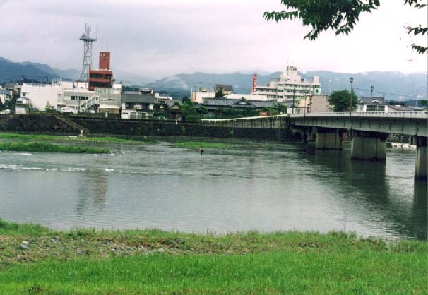 球磨川にかかる水の手橋